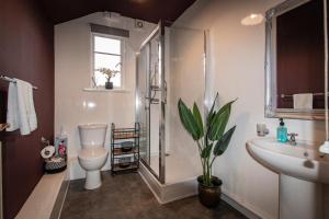 WhiteGates Rows City Centre Apartment by Rework Accommodation