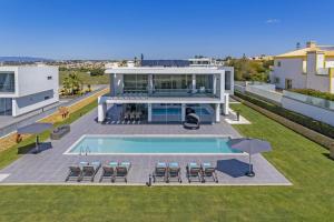 Villa Casa Lirio by Villa Plus