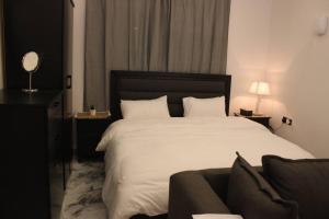 استوديو انيق مطل على البوليفارد 102