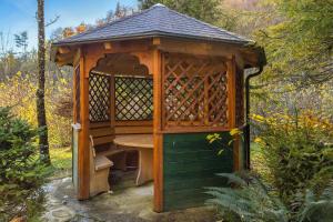 Cabin by the river Polhov Gradec