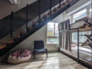 40Inn Backpackers Warehouse