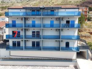 Apartment 5118-7 for 4 Pers in Lokva Rogoznica