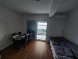 Apartment 5118-8 for 4 Pers in Lokva Rogoznica
