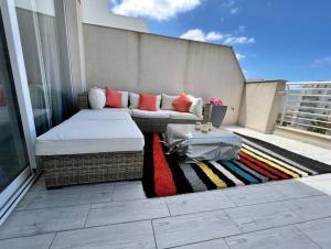 White Lotus, Modern Large-Terraced Penthouse in Marsascala