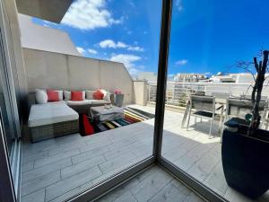 White Lotus, Modern Large-Terraced Penthouse in Marsascala