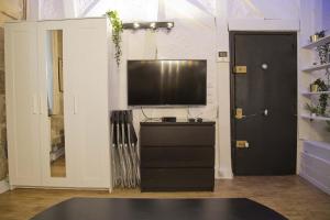 Valentine - Authentic Design Large Studio Notre-Dame Seine Walk