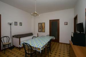 Quadrilocale con giardino a 200 metri dal mare a Marcelli - M105