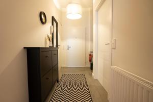 Fully renovated 2-room central apartment