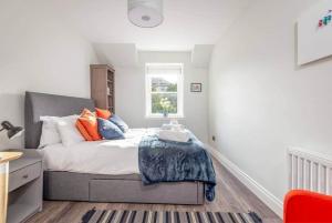 South Street Apartments No 18C