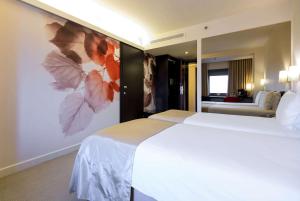 Business Twin Room - Non-Smoking room in Ramada Plaza Bucharest