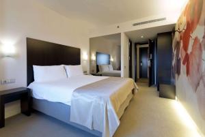 Business King Room - Non-Smoking room in Ramada Plaza Bucharest
