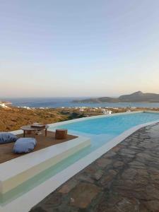 Farangi House with Private Pool