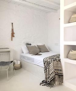 Farangi House with Private Pool