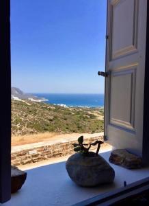 Farangi House with Private Pool