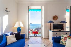 Appartements VOLTI ON THE BAY AP4386 By Riviera Holiday Homes : photos des chambres