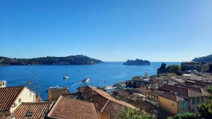 Appartements VOLTI ON THE BAY AP4386 By Riviera Holiday Homes : photos des chambres