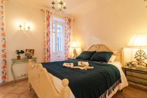 Appartements VOLTI ON THE BAY AP4386 By Riviera Holiday Homes : photos des chambres
