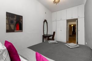 Golden Apartments Warsaw - Huge Comfortable 4 Bedrooms Apartment - Old Town - Freta