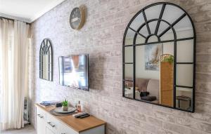 Stunning Apartment In Torrevieja