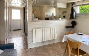 Maisons de vacances Beautiful Home In Criquetot-lesneval With Kitchen : photos des chambres