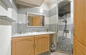 Appartements 3 Bedroom Amazing Apartment In Codognan : Appartement 3 Chambres