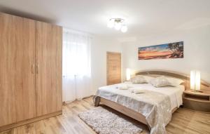 Holiday home Vrvilo- with private pool and playground