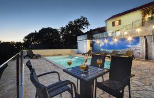 Holiday home Vrvilo- with private pool and playground