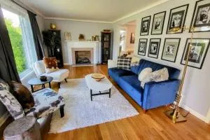 Cute 3 b 1 b Family home in Cle - Lyndhurst