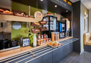 Hotels B&B HOTEL Caen Memorial : photos des chambres
