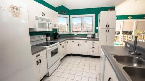 Semi-Soundfront, Private Pool, Hot Tub, Gas grill, MS9, Mango Manor