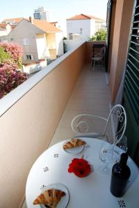 Apartment in Vodice with balcony, air conditioning, WiFi (4323-1)