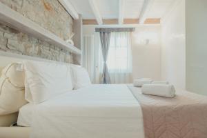 Aphrodite Luxury APT with Jacuzzi