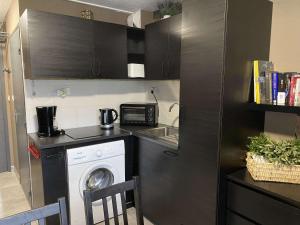 Charmant T2 rénové avec clim, WiFi et parking à 15 min des Thermes de Balaruc-les-Bains - FR-1-553-229