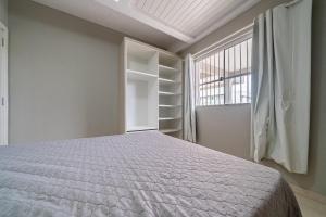 097 - Apto econômico de 02 quartos em Canto Grande