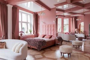 Luxury Pink Suite, autohalli