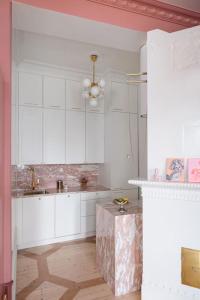 Luxury Pink Suite, autohalli