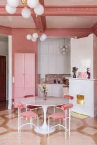 Luxury Pink Suite, autohalli