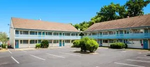 达马里-莱利斯南默伦钟楼酒店 - 圣法戈蓬蒂埃里