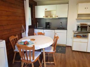 Appartement cosy 5 pers. à 300m des remontées, avec balcon et garage, à Châtel - FR-1-676-64