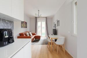 GuestHost - Cimiano M2 Balcony Apartment