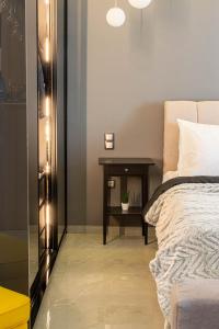 Aether Home - Modern & Luxe Stay with 65 TV by TT