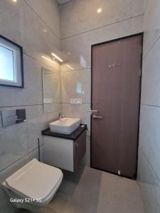 Green Villa - Peaceful Location, Luxury Rooms - 200 Meters from Bus Stand & 500 Meters from Udaipur City Railway Station