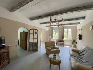 Maisons de vacances Maison Plan-d-Orgon, 4 pieces, 7 personnes - FR-1-767-4 : photos des chambres