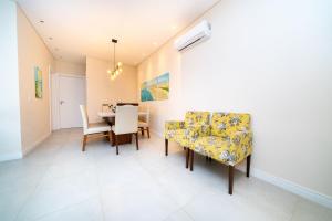 195 - Apartamento com 2 dormitórios a 50m da praia de Mariscal