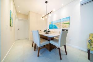 195 - Apartamento com 2 dormitórios a 50m da praia de Mariscal