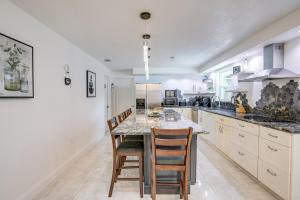 Largo Family Oasis: Private Pool & Hot Tub!