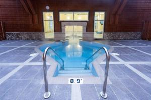 Stunning Mountain Views - Pool&HotTub - King Bed - BBQ