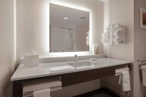 King Room with Tub - Mobility Access room in Hampton Inn Chicago Orland Park
