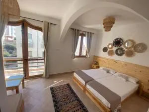 MAKTUB SURF HOUSE - Аурі