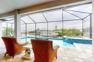 Palm & Friends Estate - Bokeelia